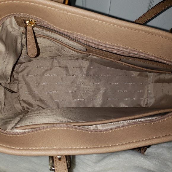 🌟Flash Sale!! Michael Kors Purse - Picture 4 of 8